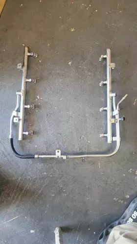 12622235 Gm 6.2l Lsa Supercharger Fuel Rails 12-15 Camaro Zl1 Drivers Side Inlet
