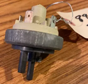 8594632 Saab Apc Pressure Monitor. 900 And 9000